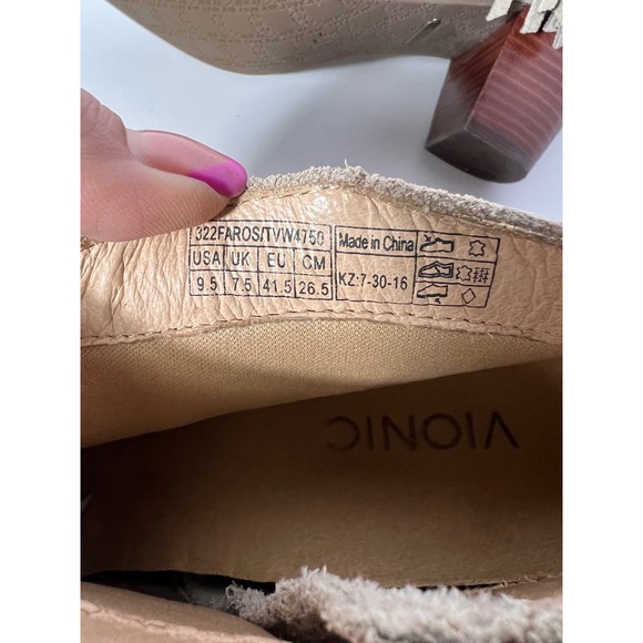 Vionic Suede Ankle Boots Fringe Studded Accents Tan Women's Size 9.5 - Picture 9 of 9